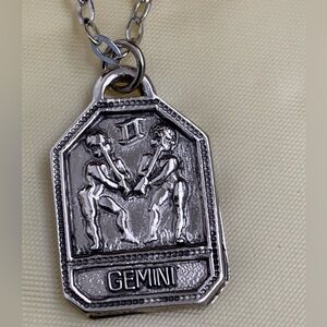 Gemini zodiac pendant with 18” chain (zodiac) Sterling silver NEW Vintage